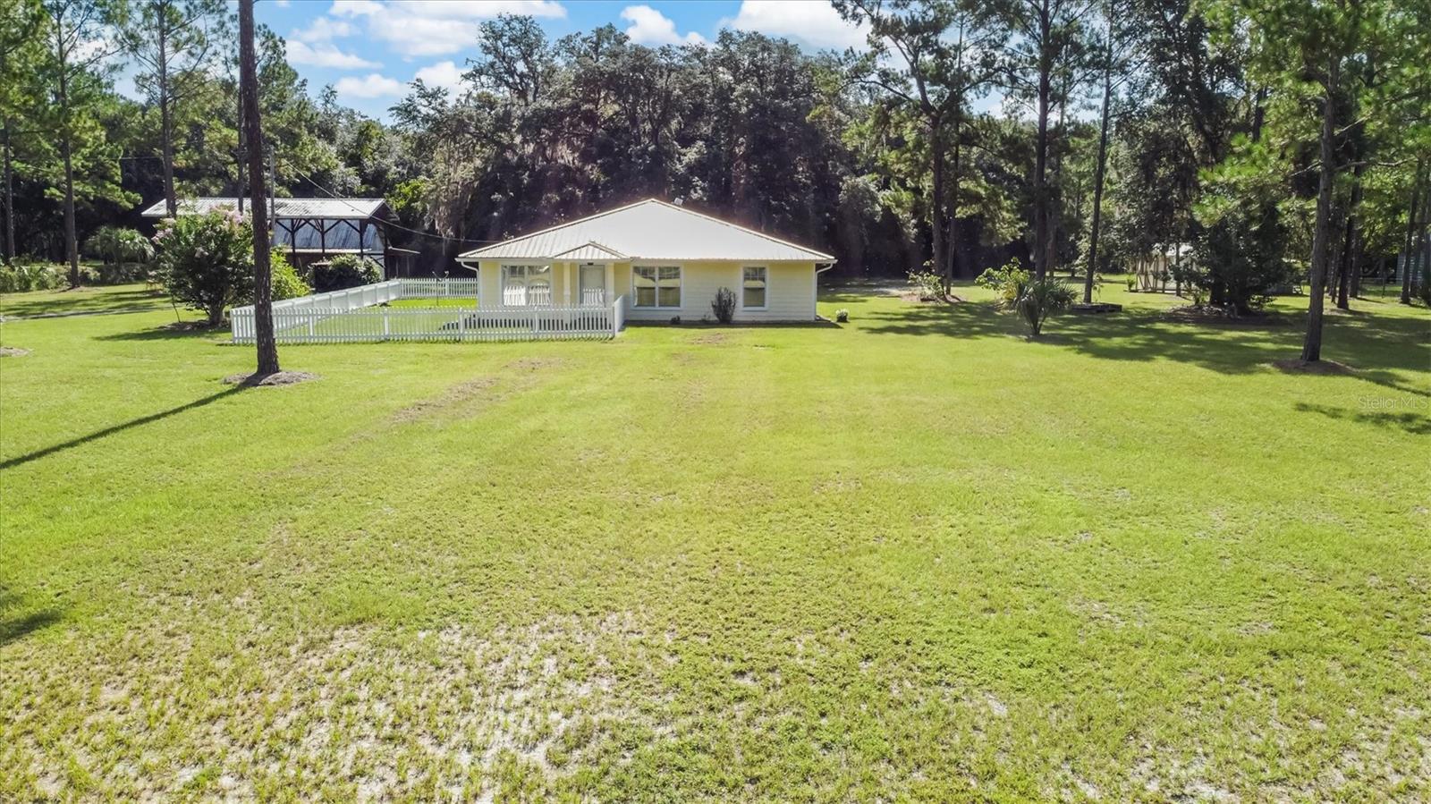 17925 Se 49th Pl Property Photo 6