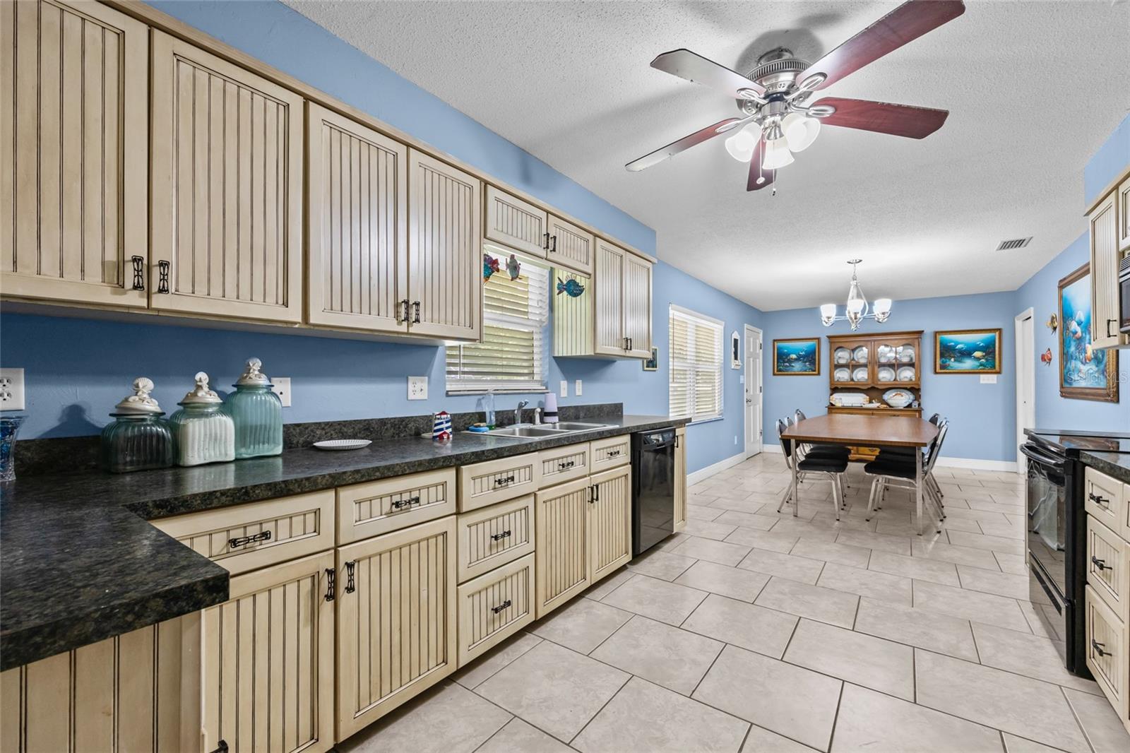 6417 Baker Rd Property Photo 5