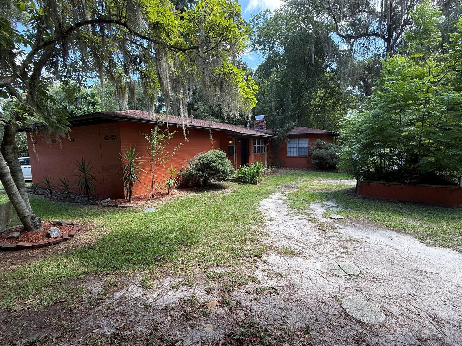 1830 Sw Williston Rd Property Photo 2