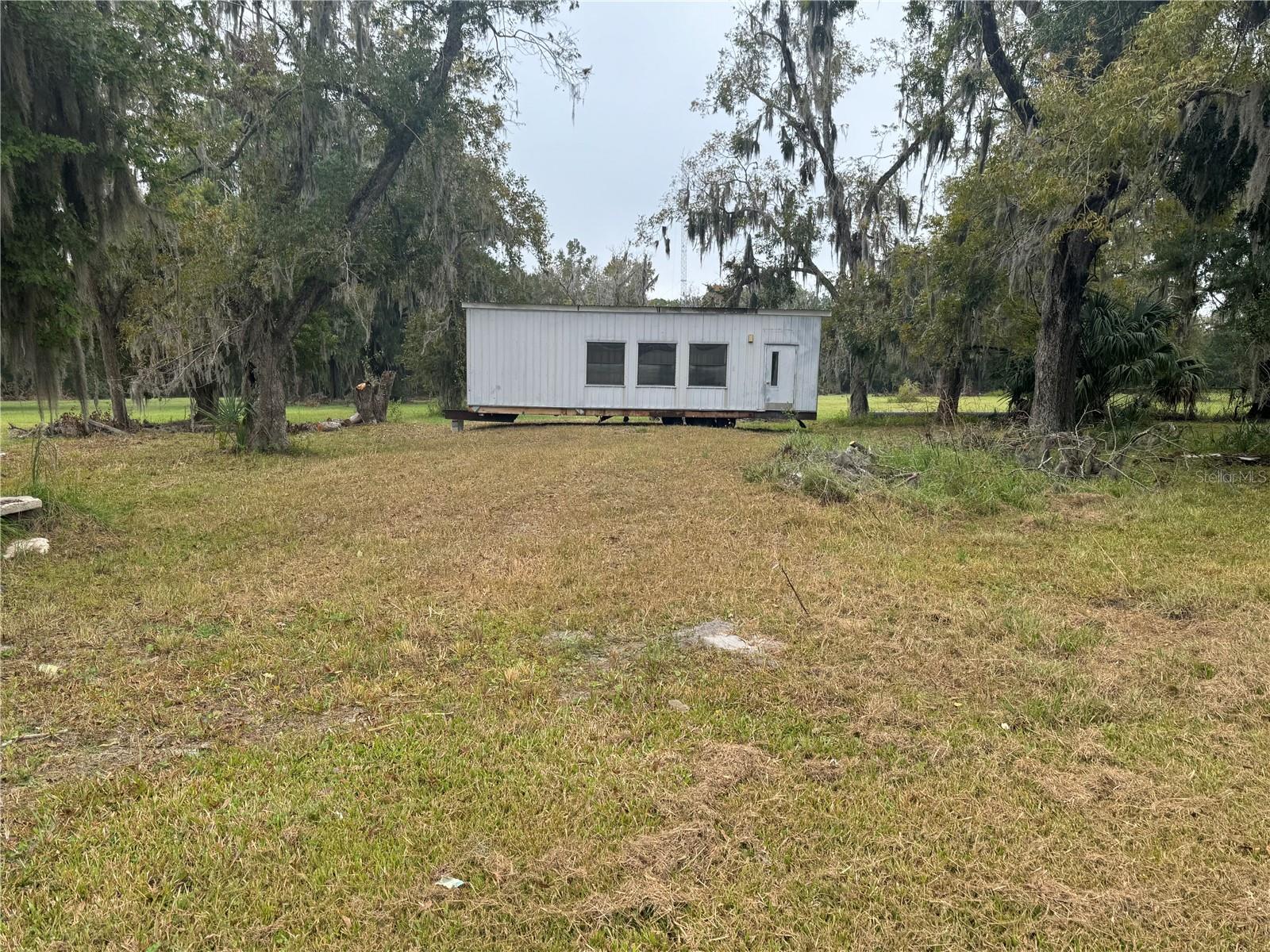 108 E Market Rd Property Photo 2