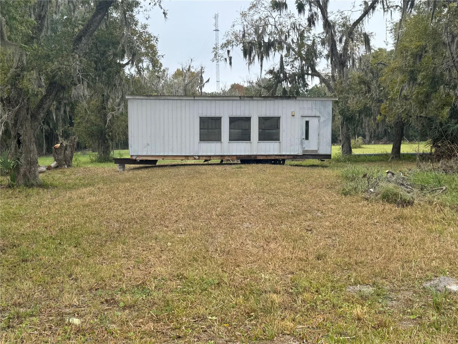 108 E Market Rd Property Photo 6