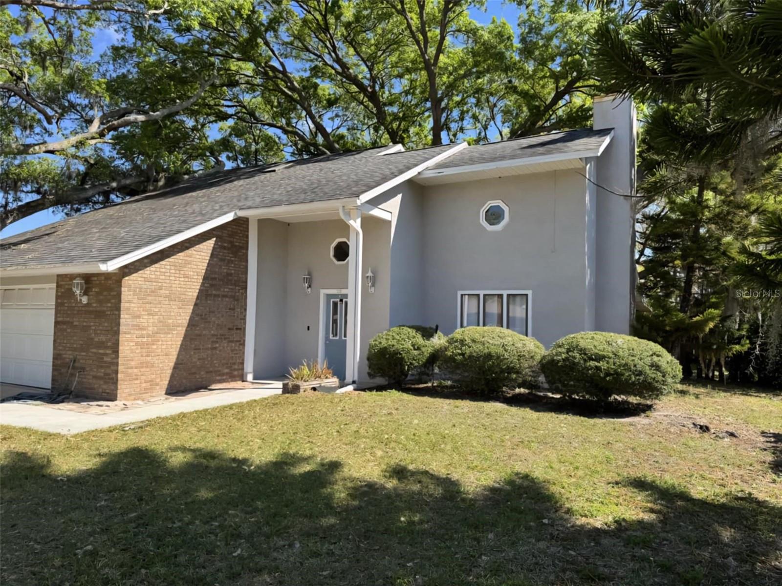 1727 Cypress Ct Property Photo 2