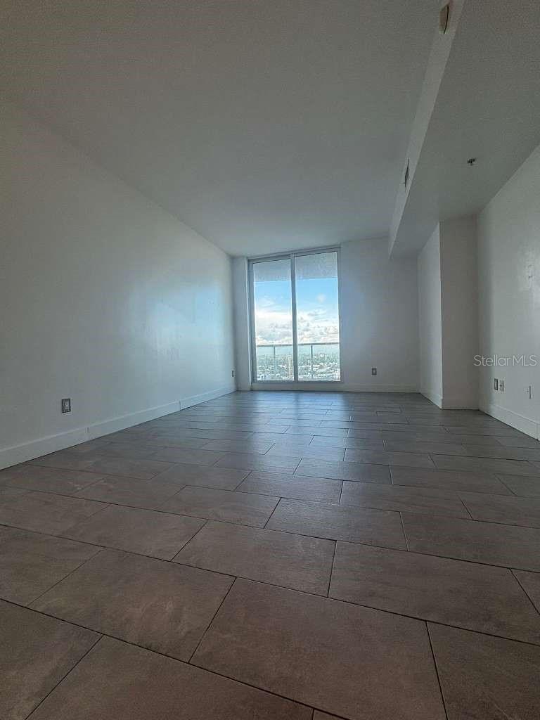 315 Ne 3rd Ave #2009 Property Photo 5