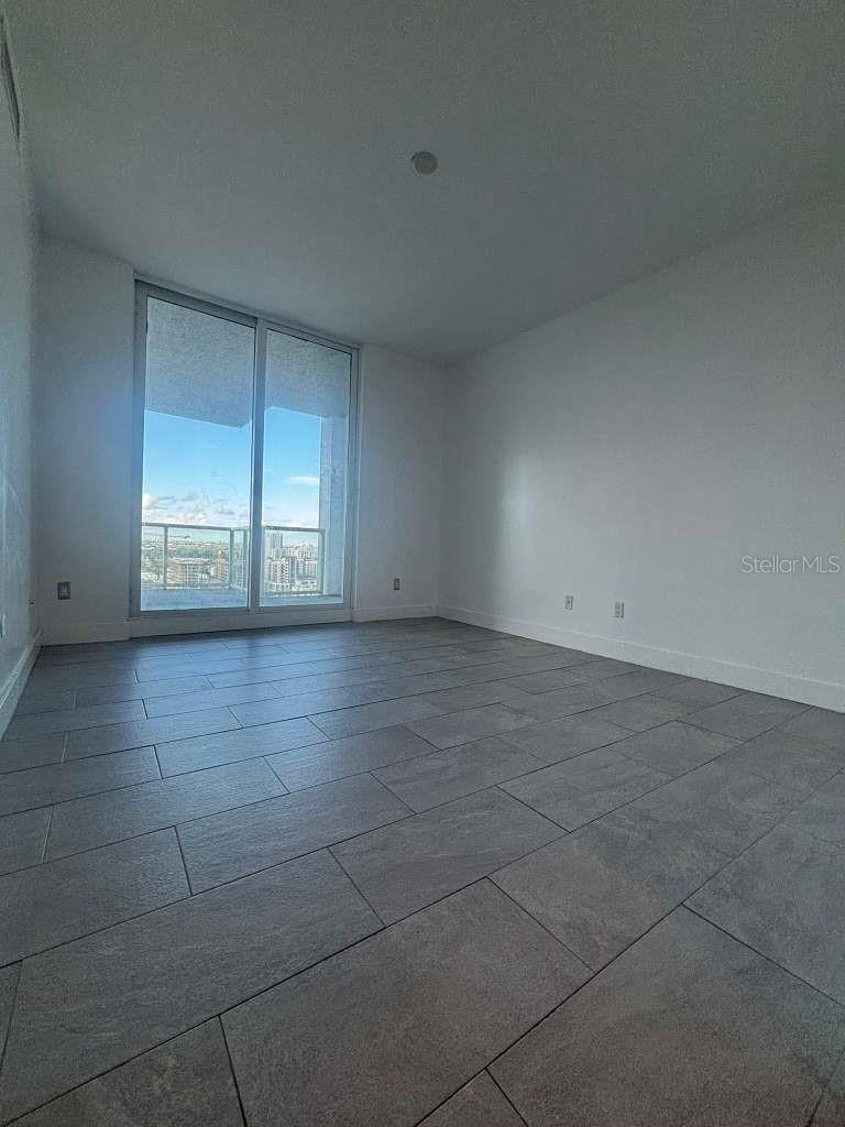315 Ne 3rd Ave #2009 Property Photo 6