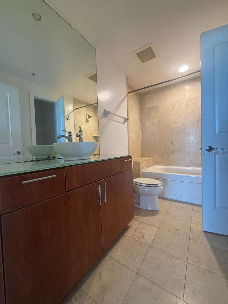 315 Ne 3rd Ave #2009 Property Photo 8