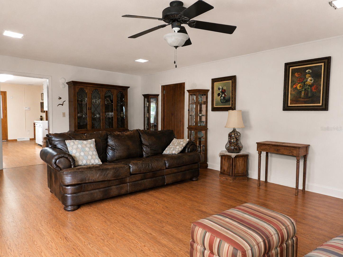 150 Sw Fairway Dr Property Photo 3