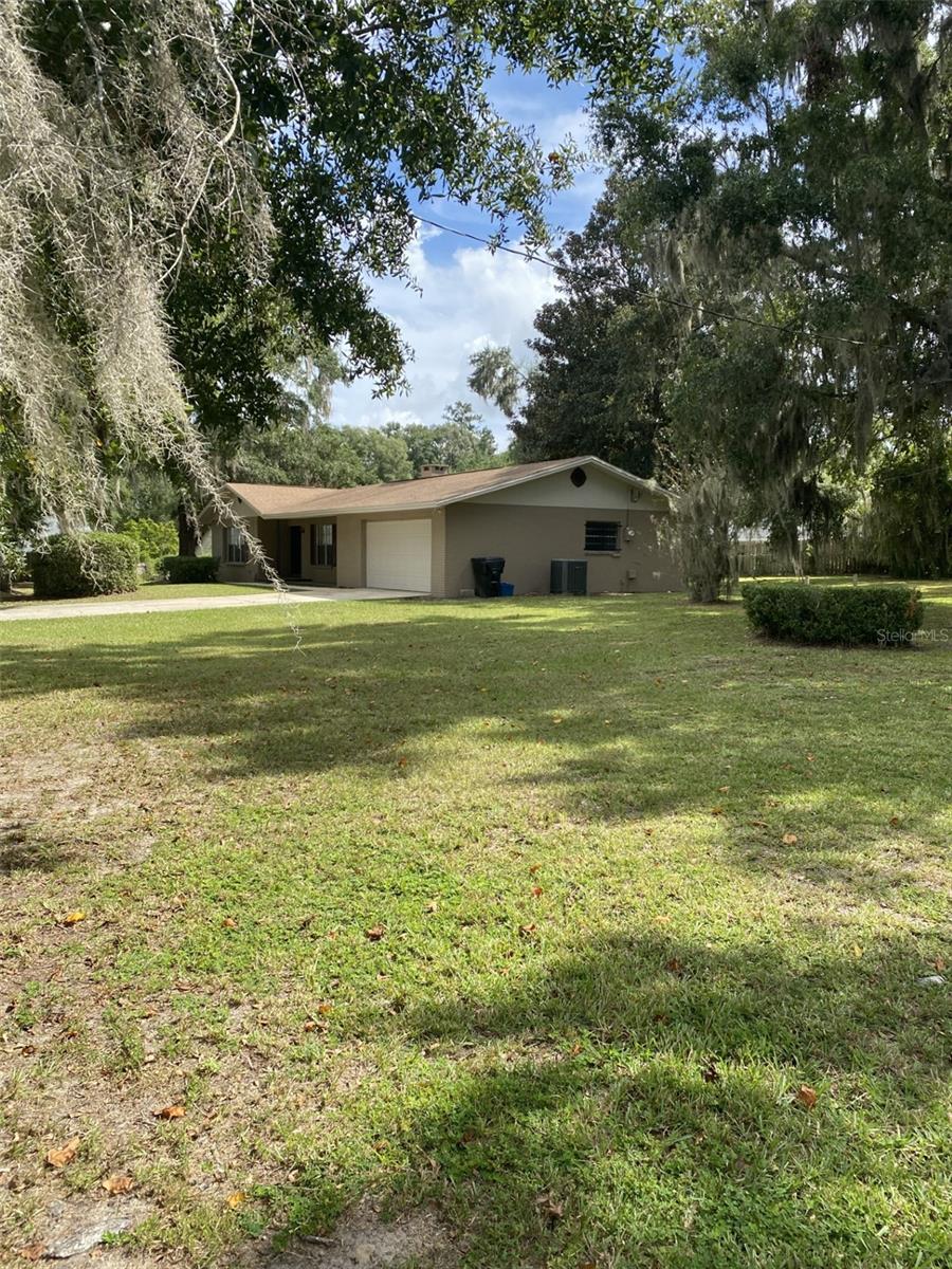 10819 Nw 39th Ave Property Photo 2