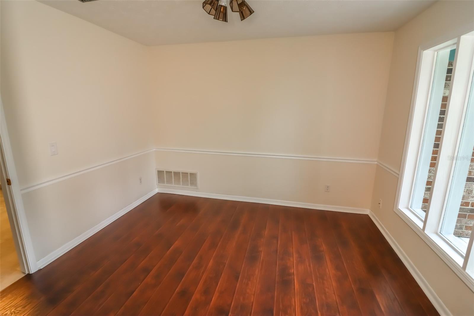 3442 Red Oak Cir E Property Photo 5