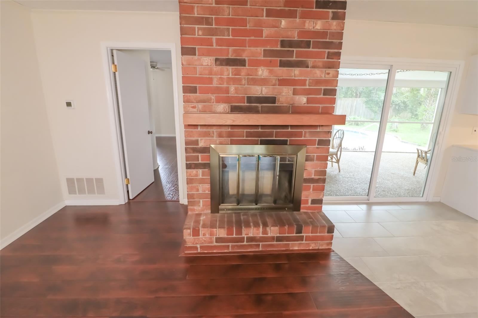 3442 Red Oak Cir E Property Photo 12