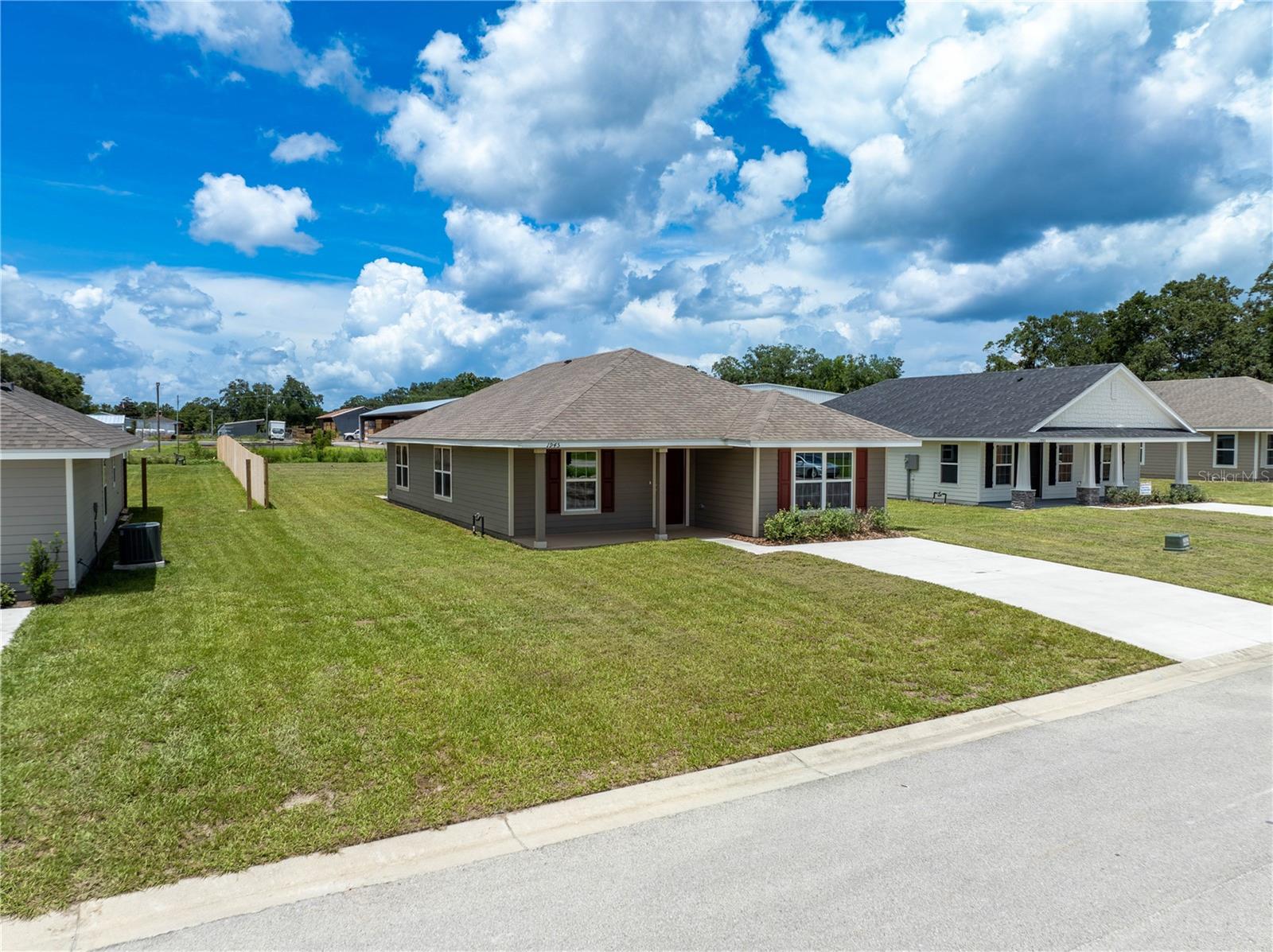 1945 N ROBERTS TRL Property Photo 1