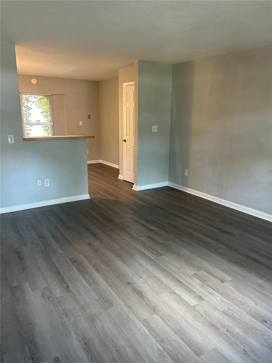 2212 Se 36th Ter #a Property Photo 3