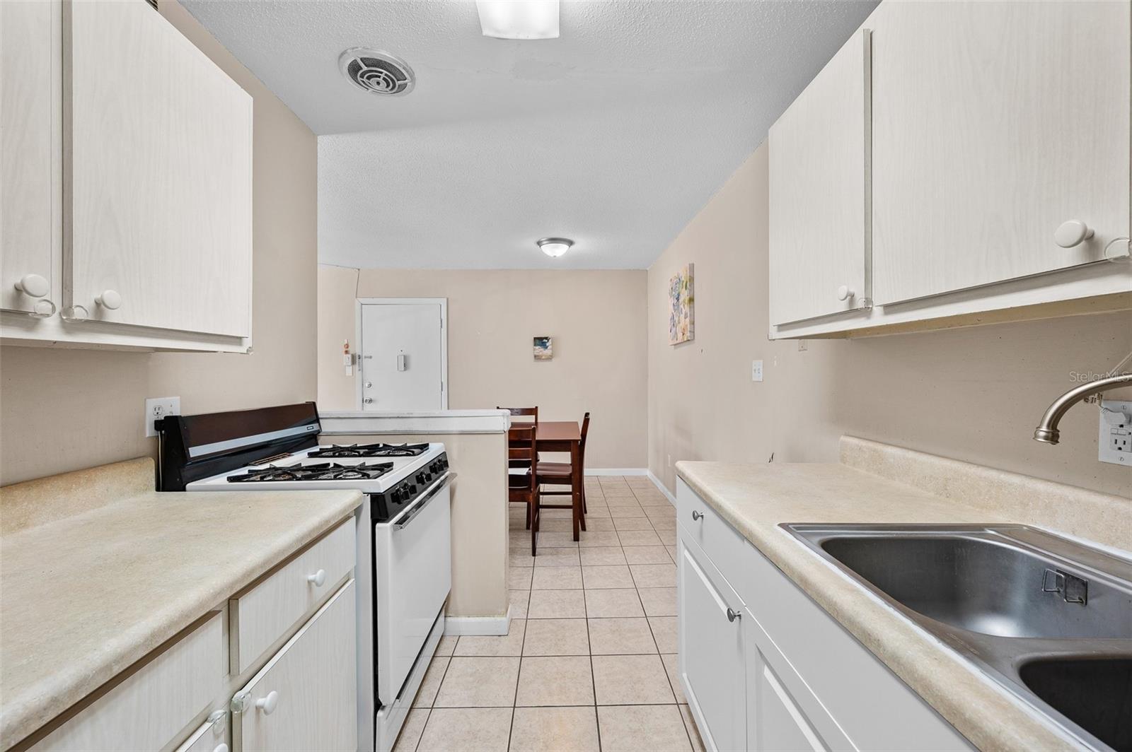 1700 Sw 16th Ct #d24 Property Photo 13