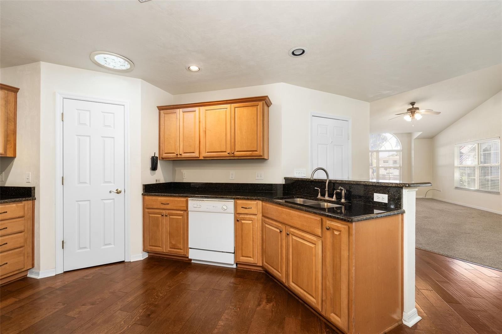 10804 Nw 65th Way Property Photo 11