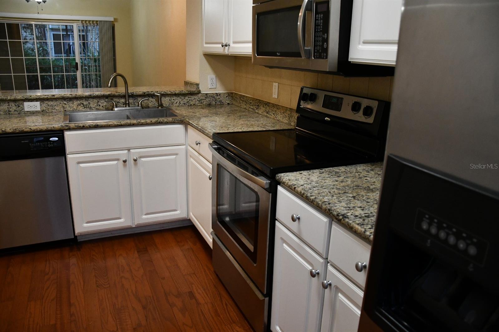 5062 Nw 44th Ln #107 Property Photo 6