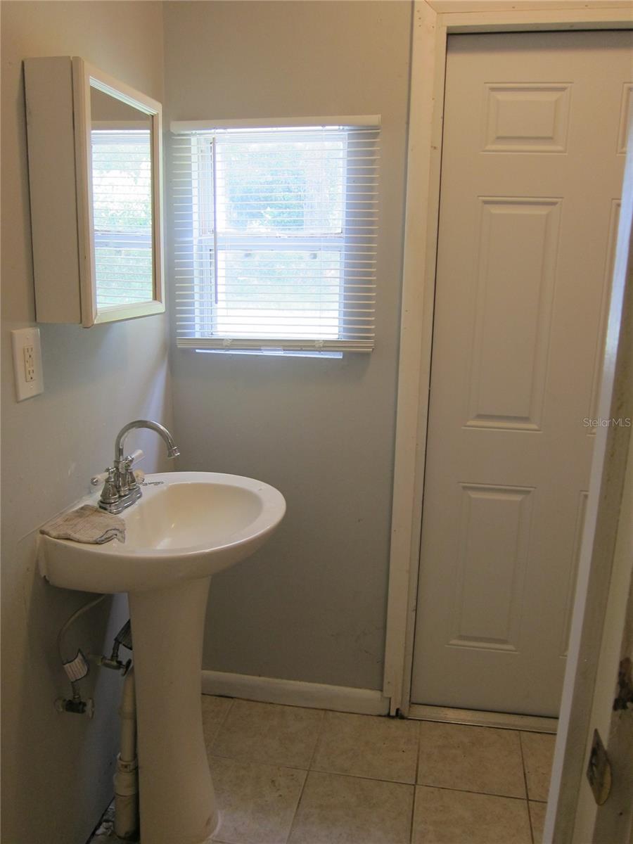 1602 Sw Williston Rd #a Property Photo 6