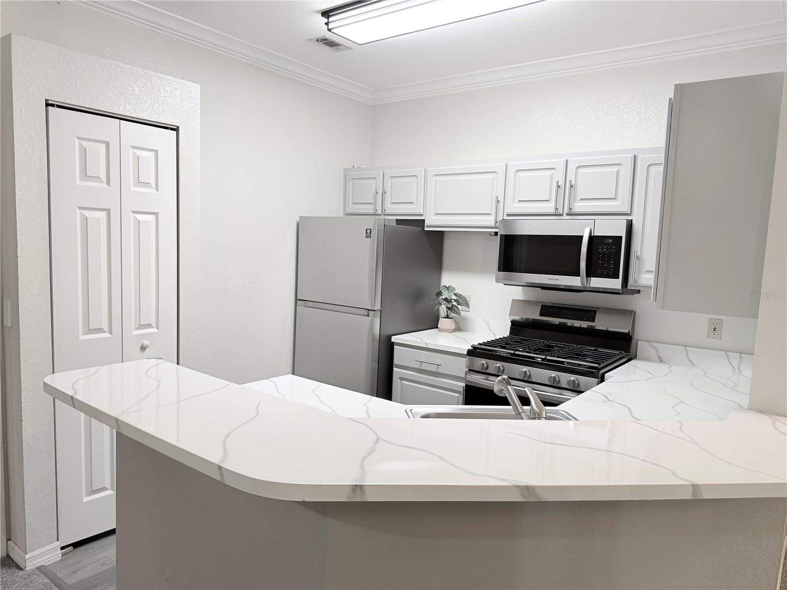 13810 Sutton Park Dr N #123 Property Photo 10