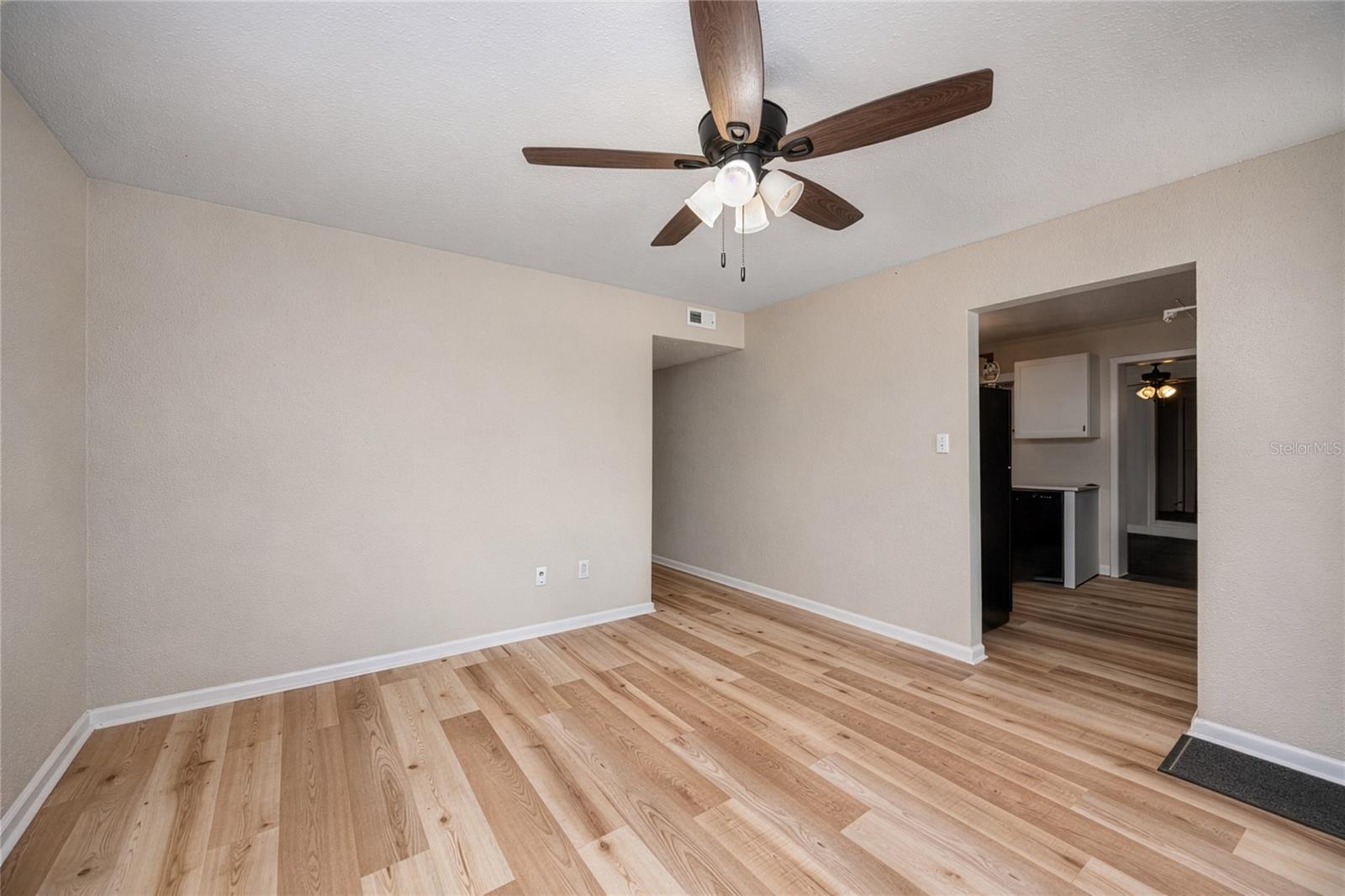 1503 Se 28th Pl Property Photo 6
