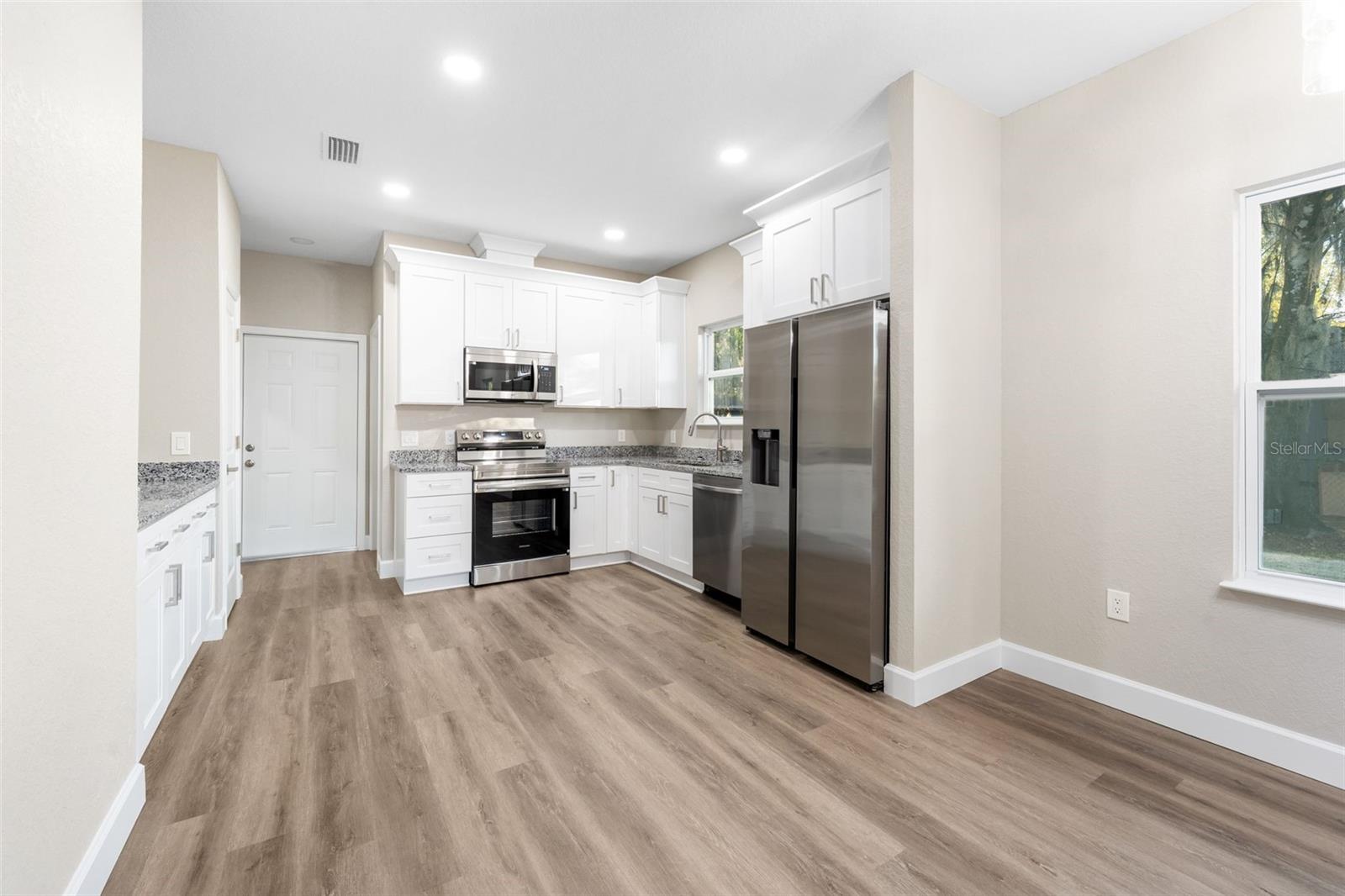 2016 Ne 3rd Ave Property Photo 10