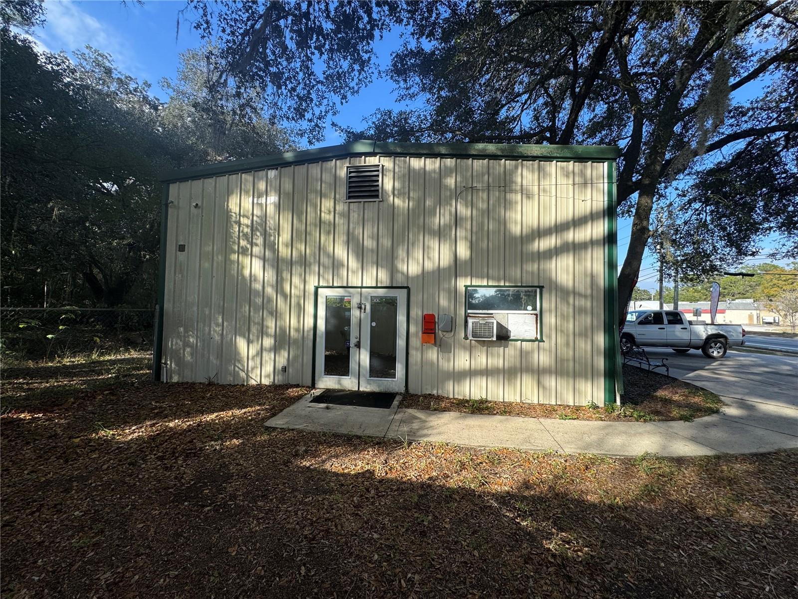 15050 Ne Us Highway 301 Property Photo 1