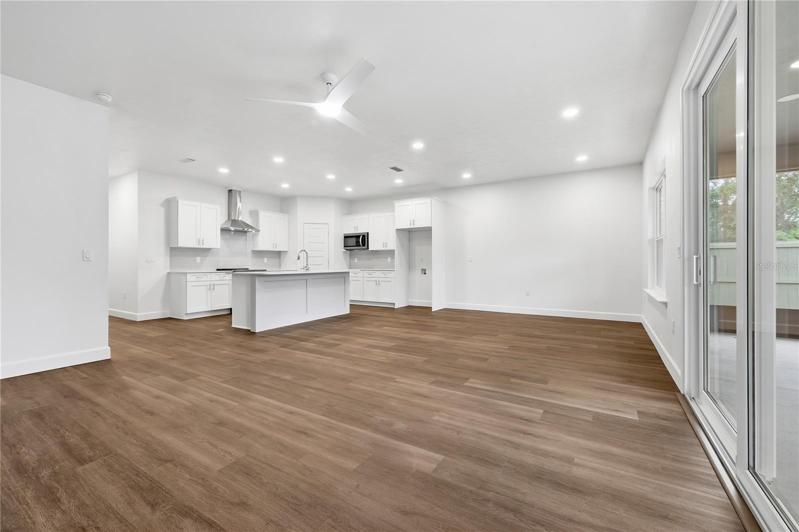 1132 Sw 67th Way Property Photo 6