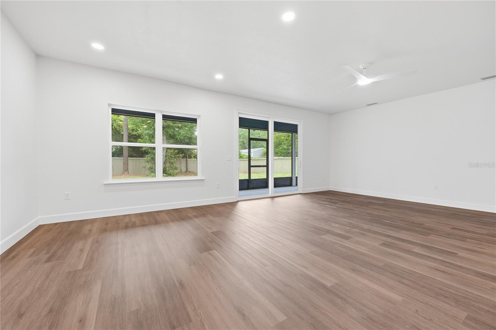 1132 Sw 67th Way Property Photo 8