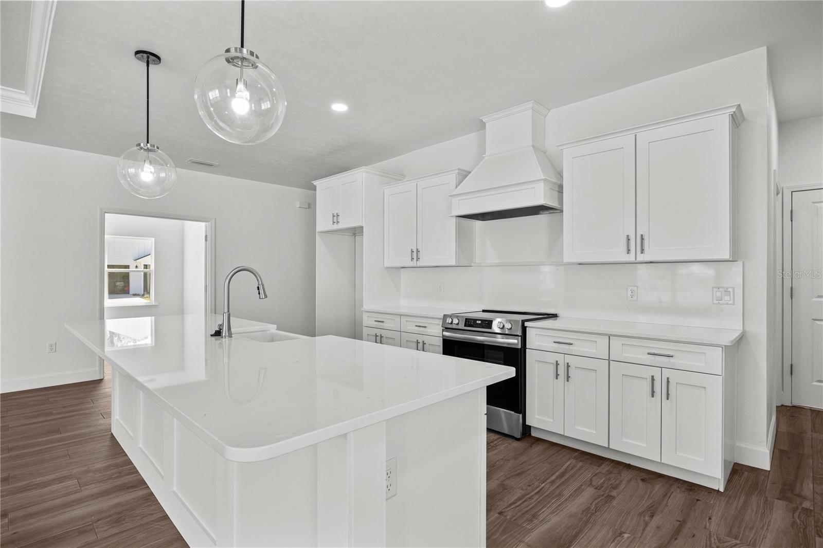 1132 Sw 67th Way Property Photo 11