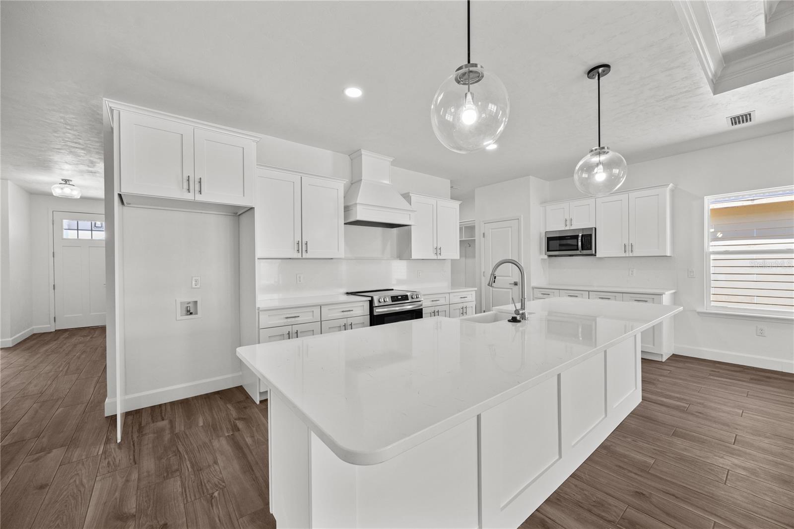 1132 Sw 67th Way Property Photo 12