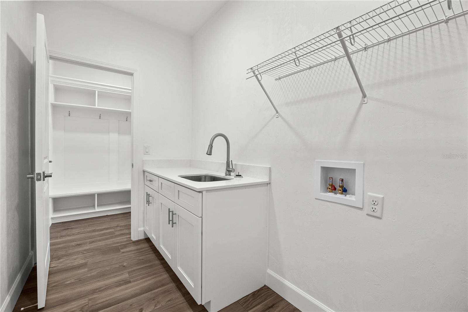 1132 Sw 67th Way Property Photo 26