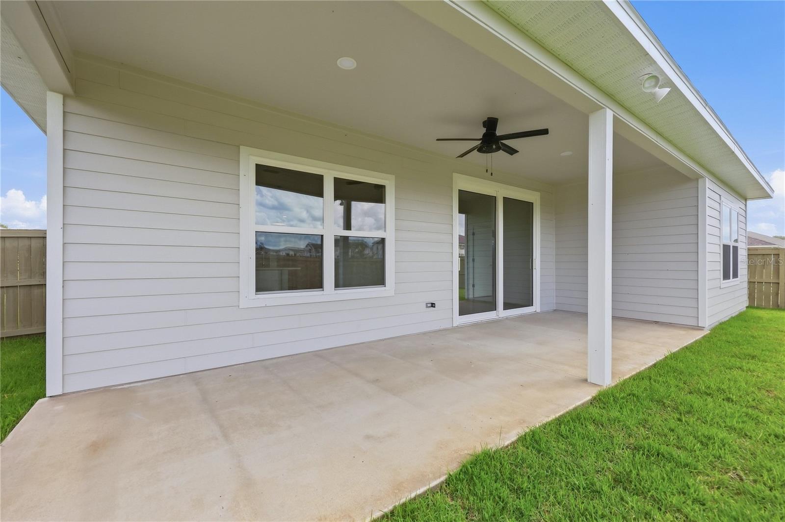 1086 Sw 67th Way Property Photo 2