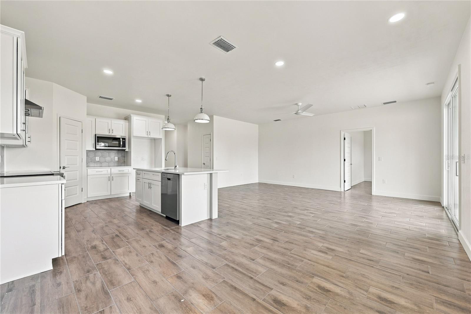 1086 Sw 67th Way Property Photo 12