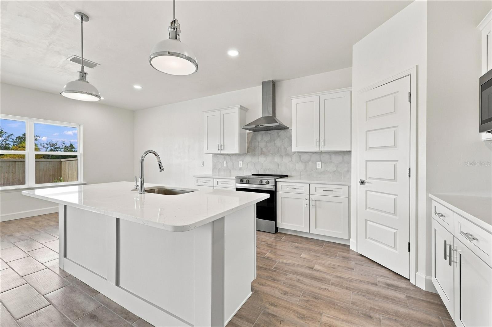 1086 Sw 67th Way Property Photo 13