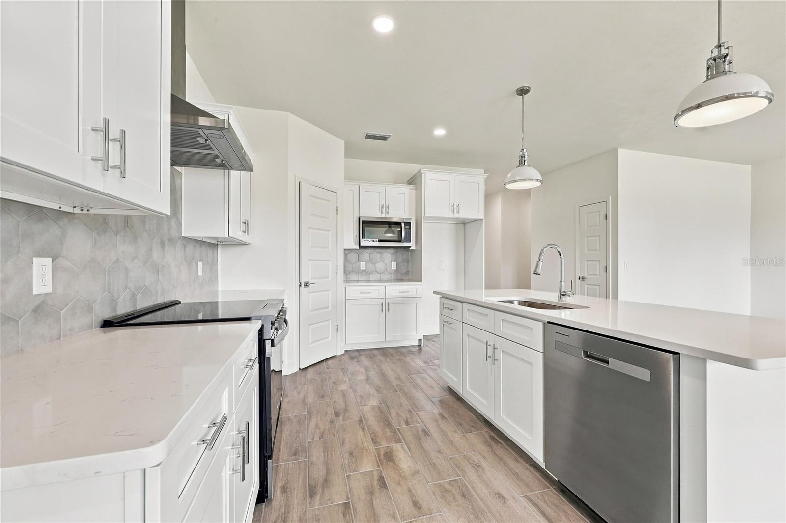 1086 Sw 67th Way Property Photo 15