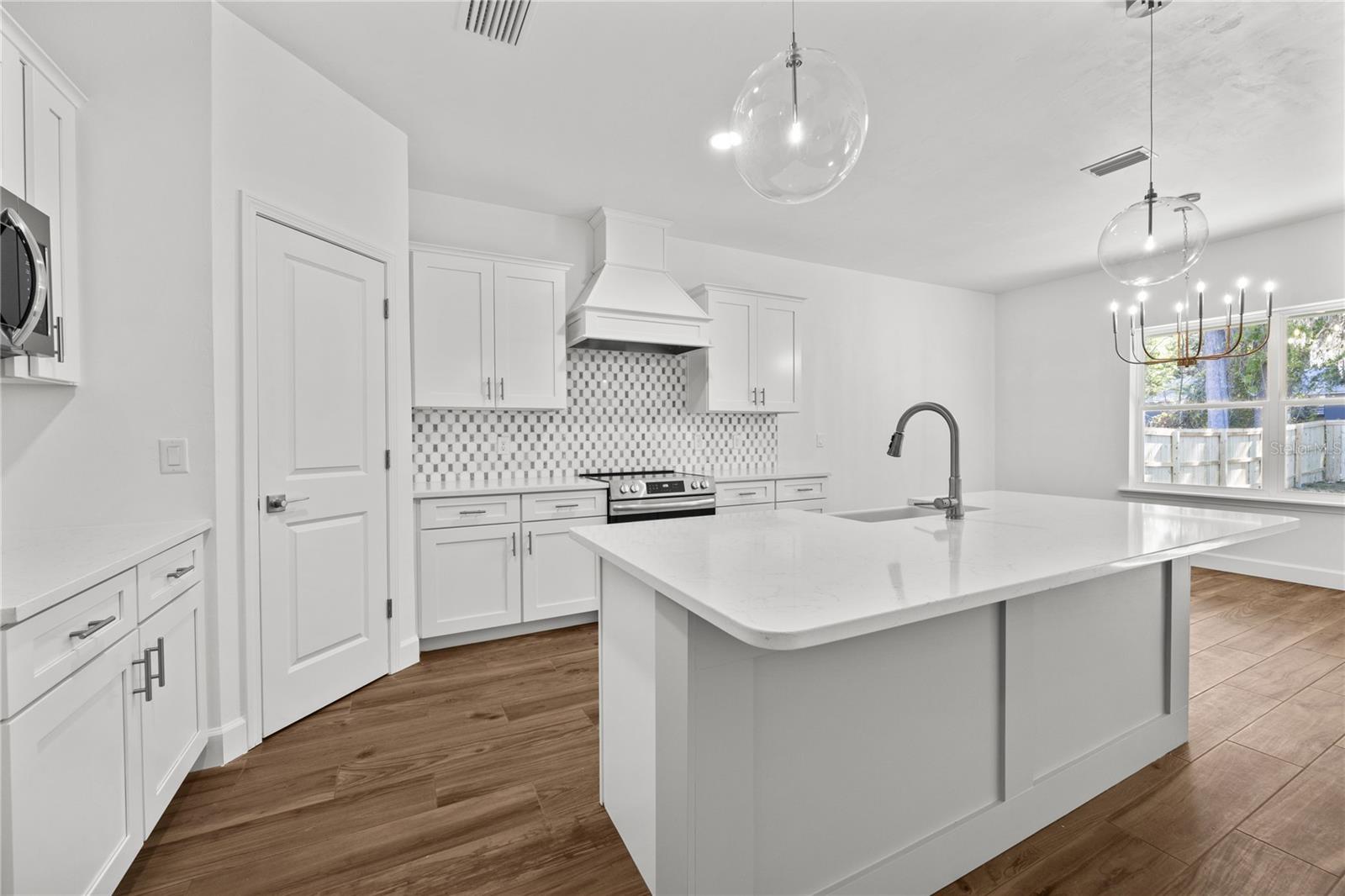 1086 Sw 67th Way Property Photo 21