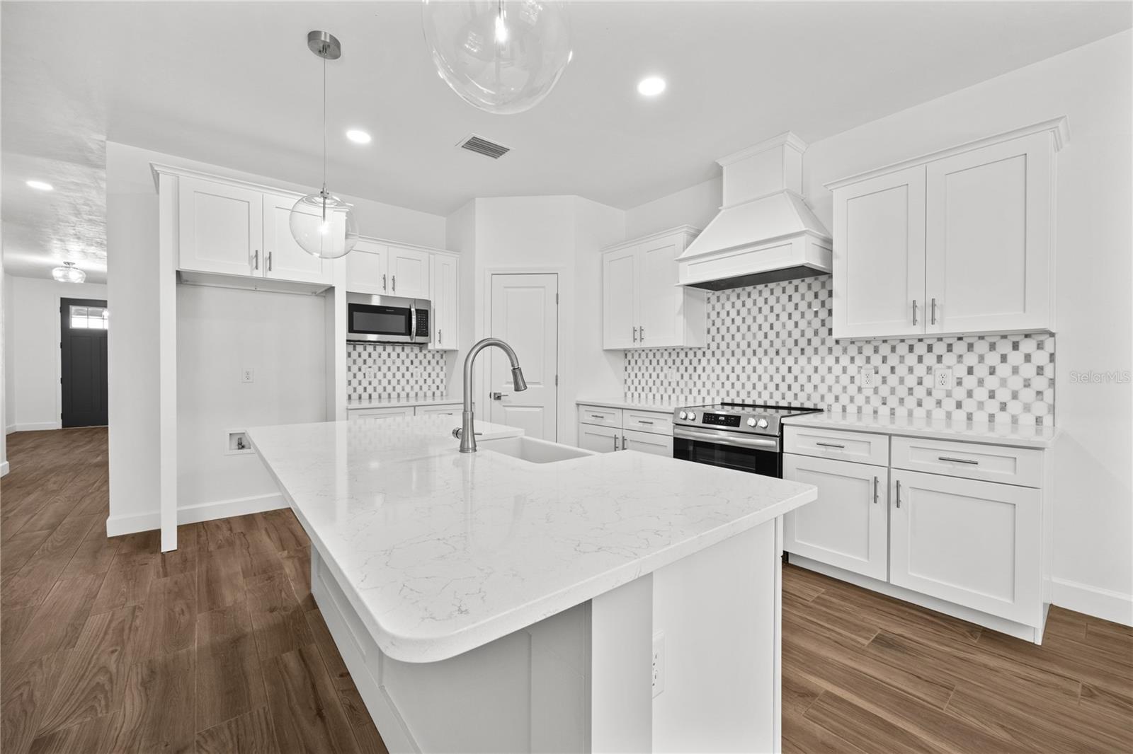 1086 Sw 67th Way Property Photo 22