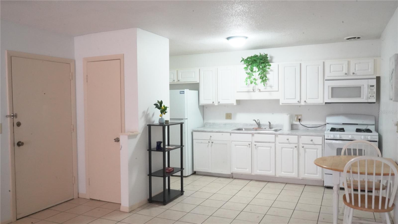 1700 Sw 16th Ct #j-4 Property Photo 3