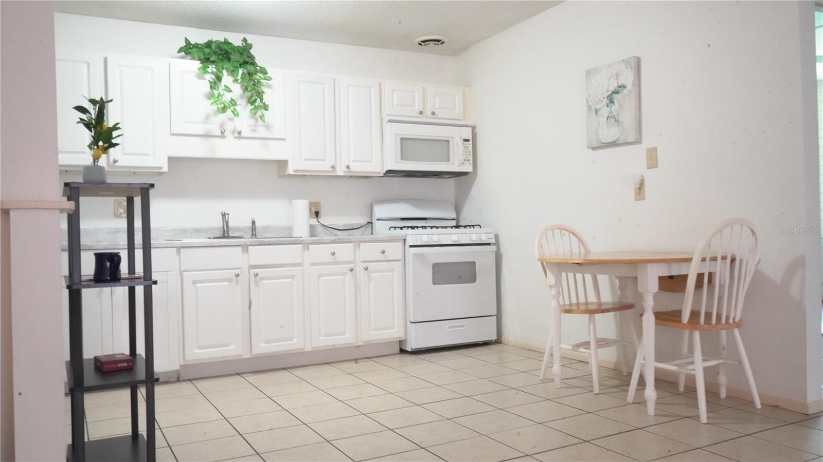 1700 Sw 16th Ct #j-4 Property Photo 4