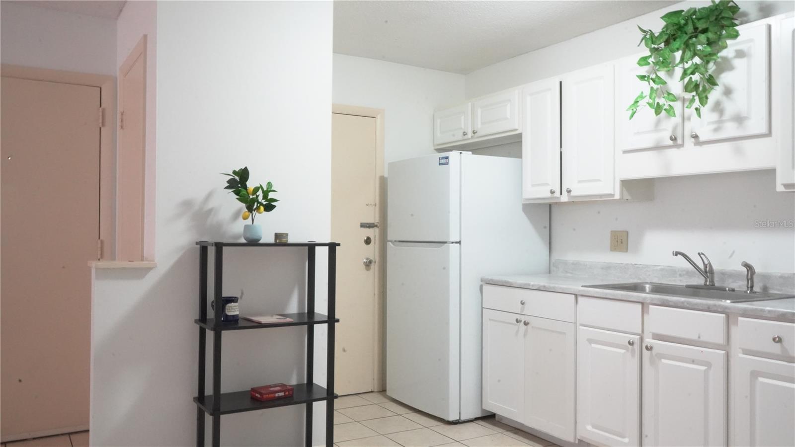 1700 Sw 16th Ct #j-4 Property Photo 5