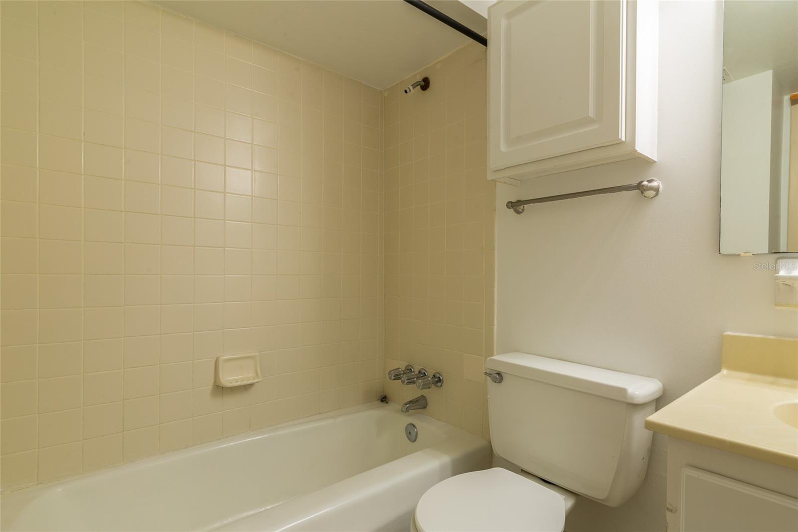 1700 Sw 16th Ct #j-4 Property Photo 8