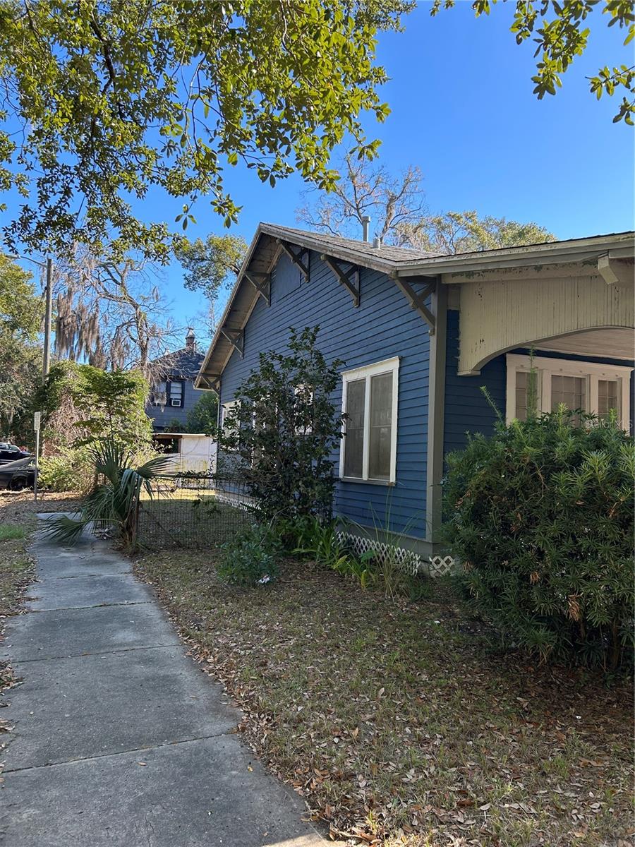 119 Nw 7th Ter Property Photo 3