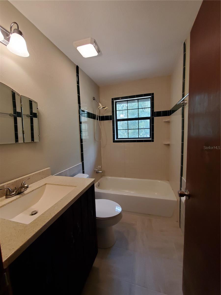 4919 Ne 18 Trl Property Photo 11