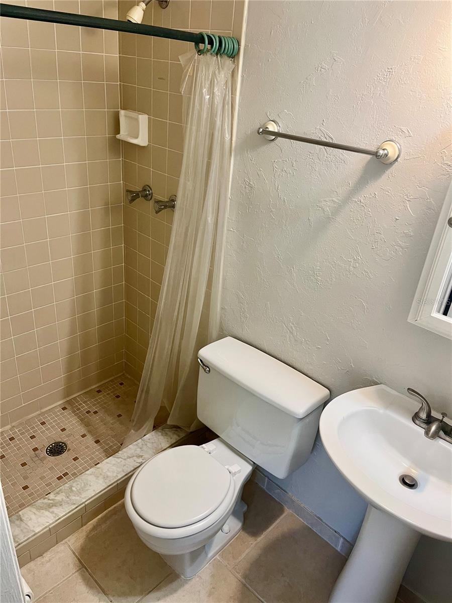 3430 Nw 21st Dr #d-2 Property Photo 10