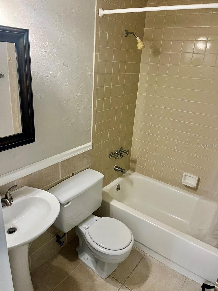 3430 Nw 21st Dr #d-2 Property Photo 13