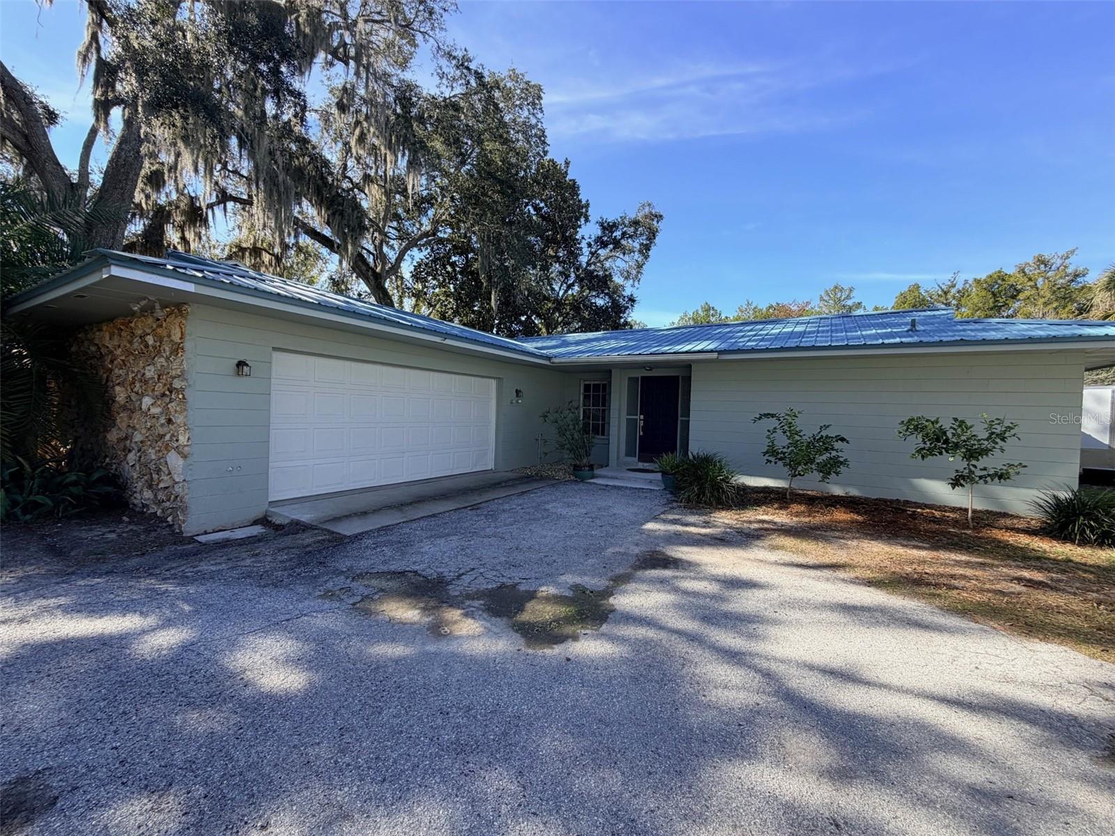 12 Palm Dr Property Photo