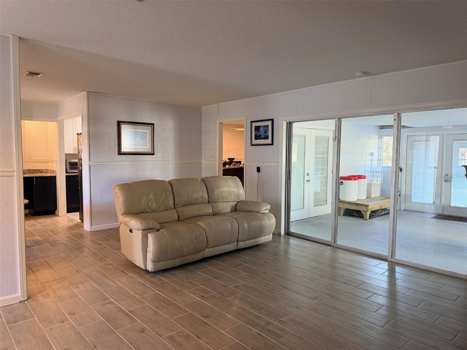 12 Palm Dr Property Photo 4