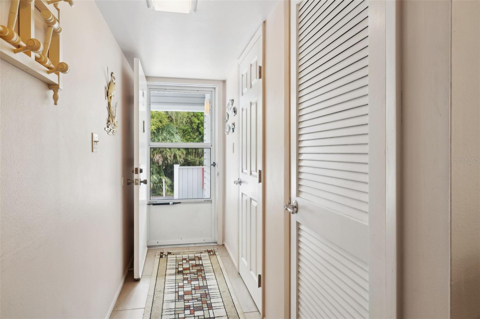 210 River Bend Pl #b Property Photo 5
