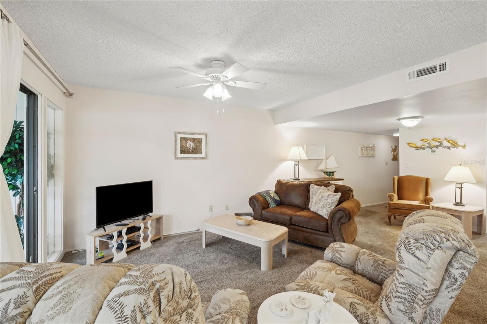 210 River Bend Pl #b Property Photo 9