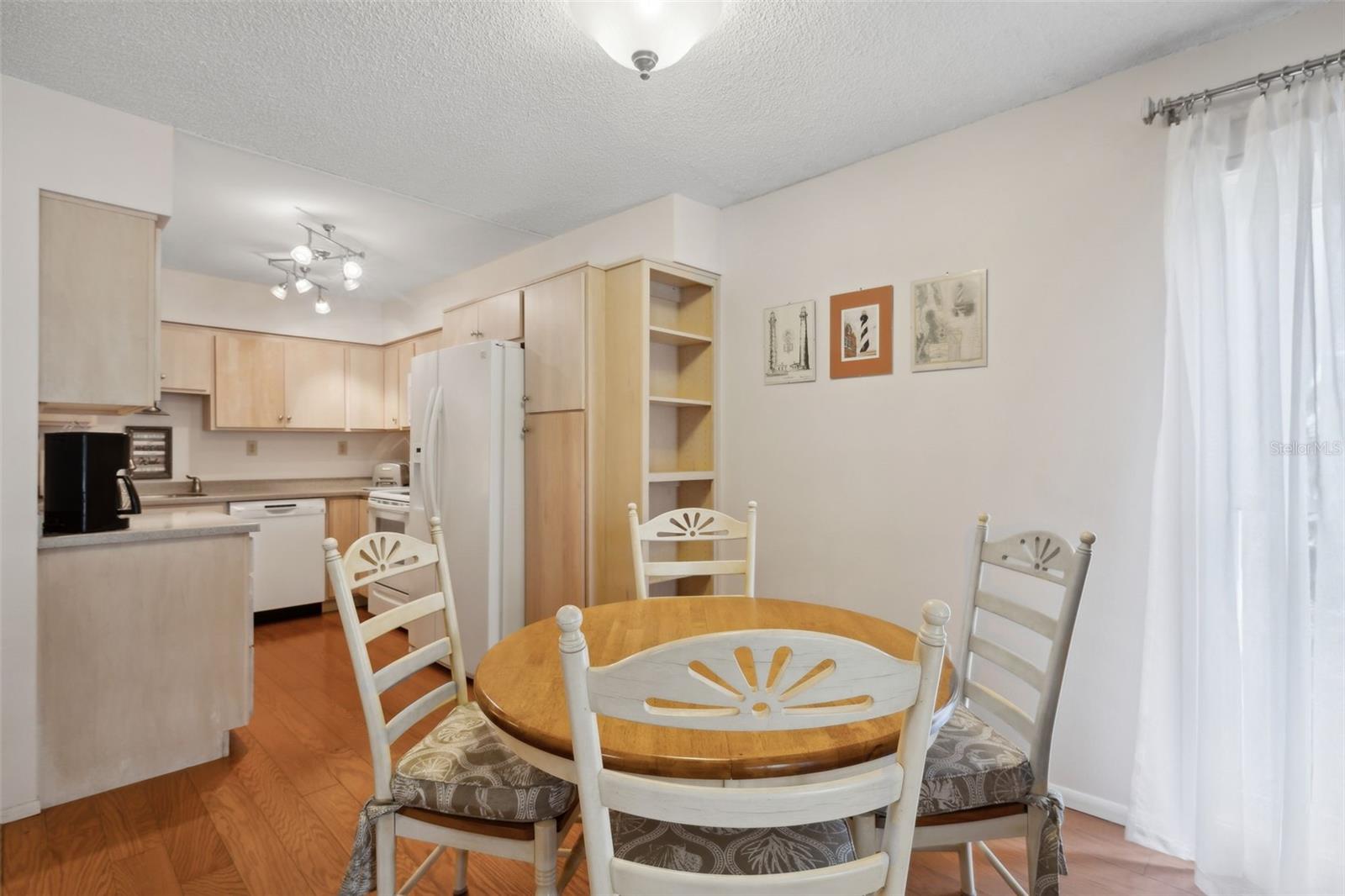 210 River Bend Pl #b Property Photo 12