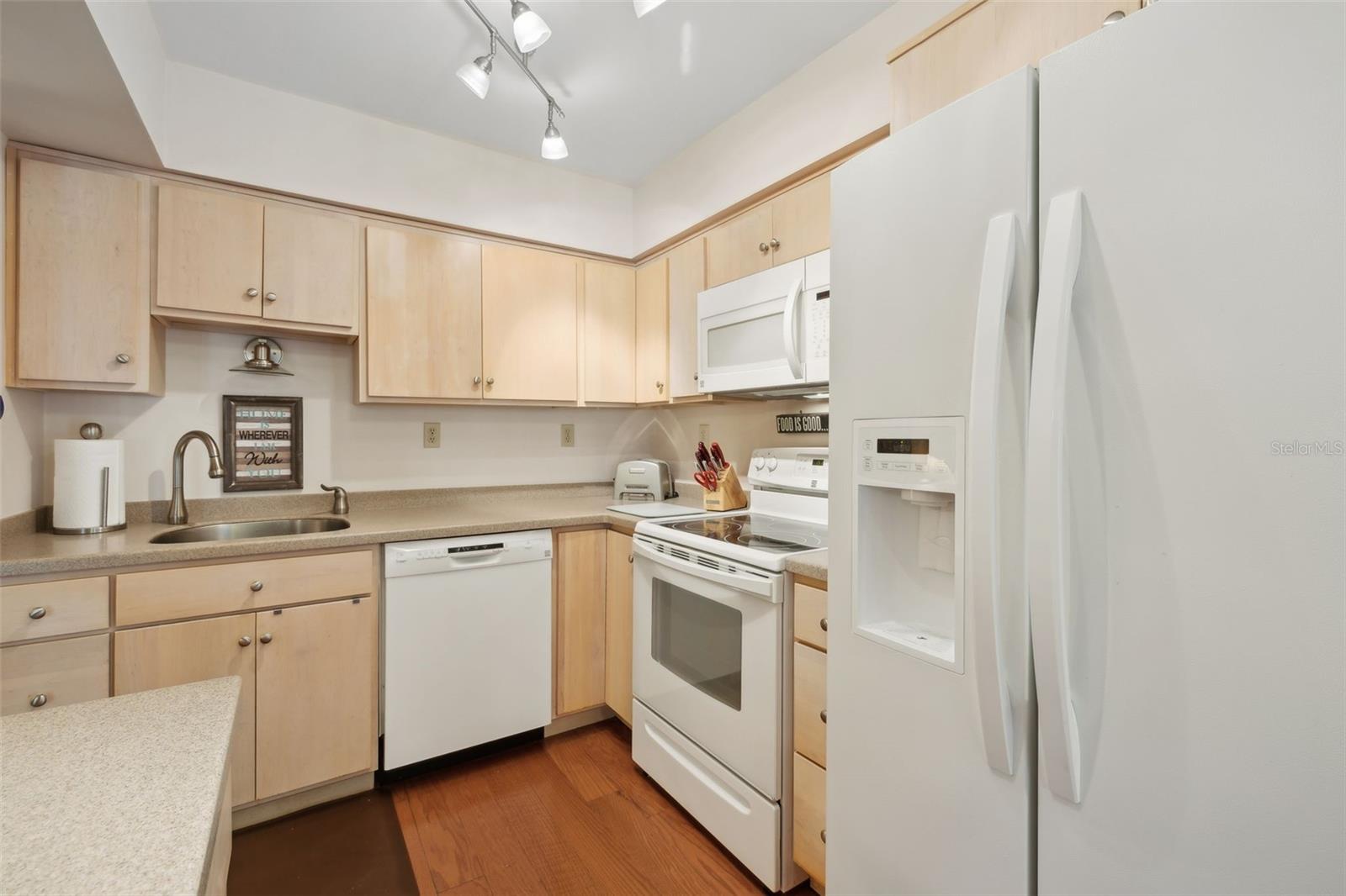 210 River Bend Pl #b Property Photo 13