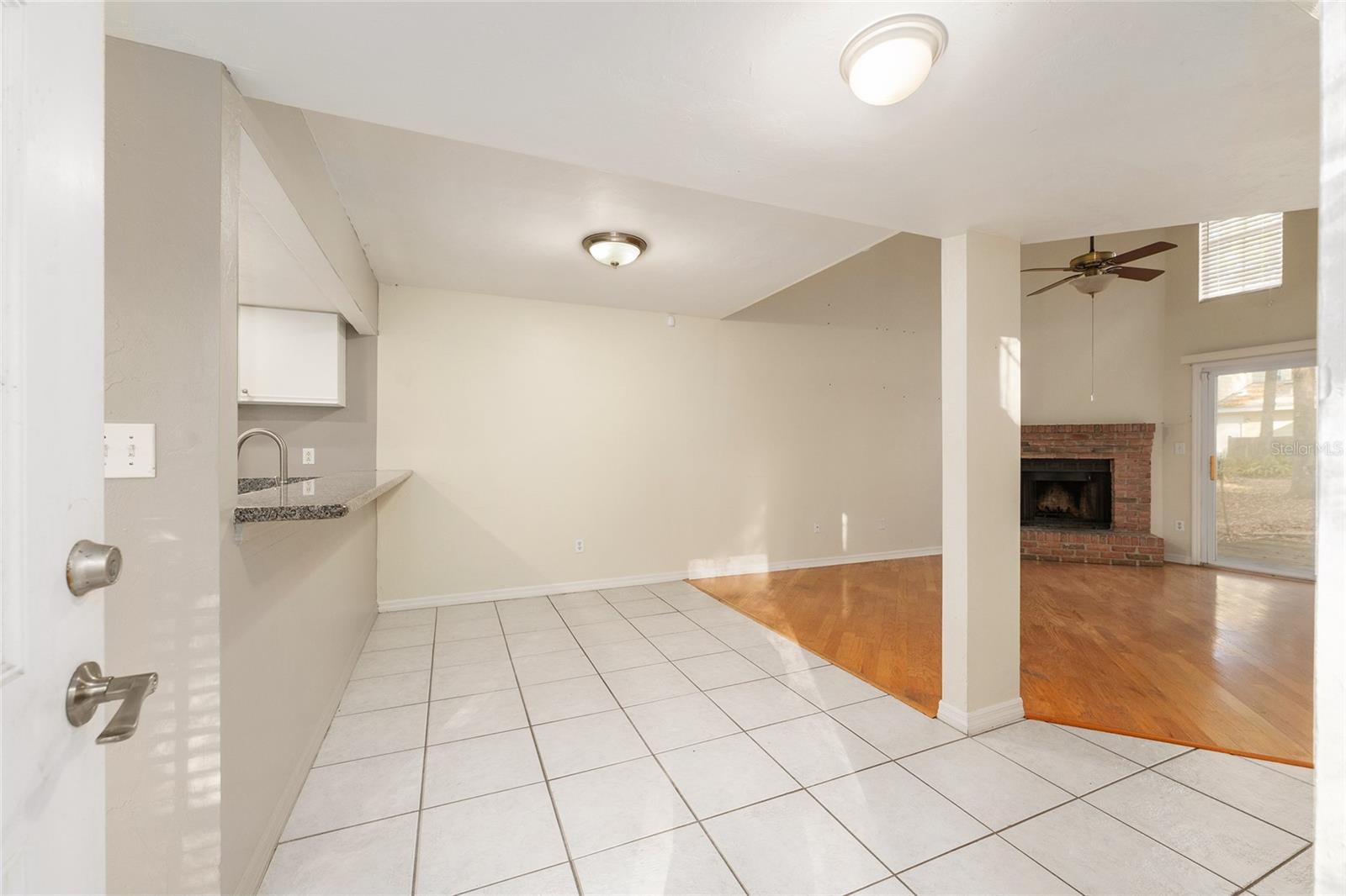 345 Nw 48th Blvd #k Property Photo 8