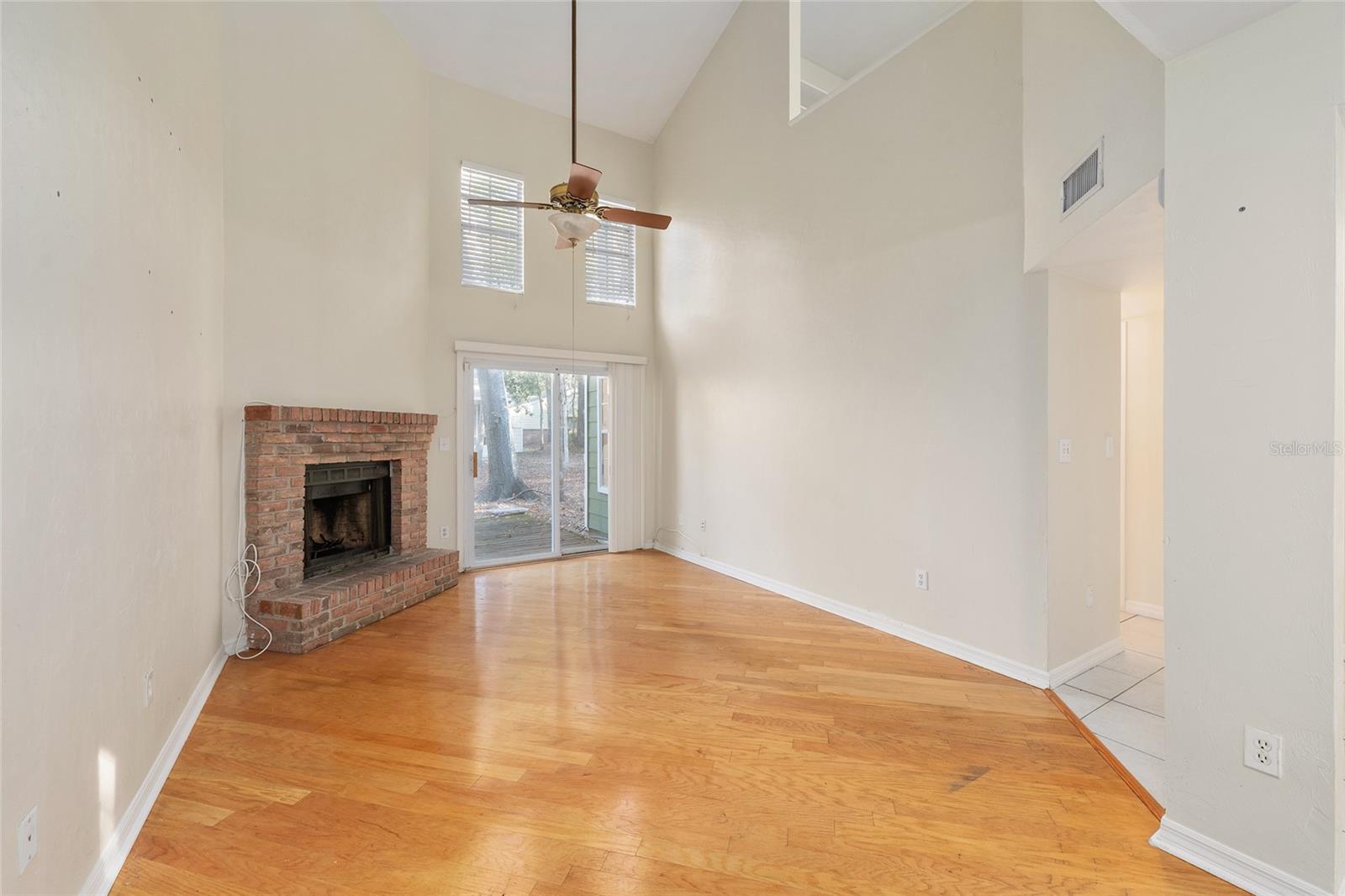 345 Nw 48th Blvd #k Property Photo 12